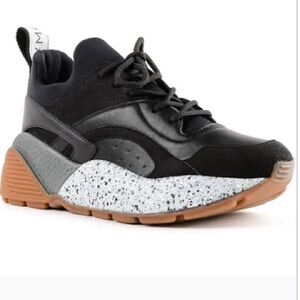 sneakers… like new